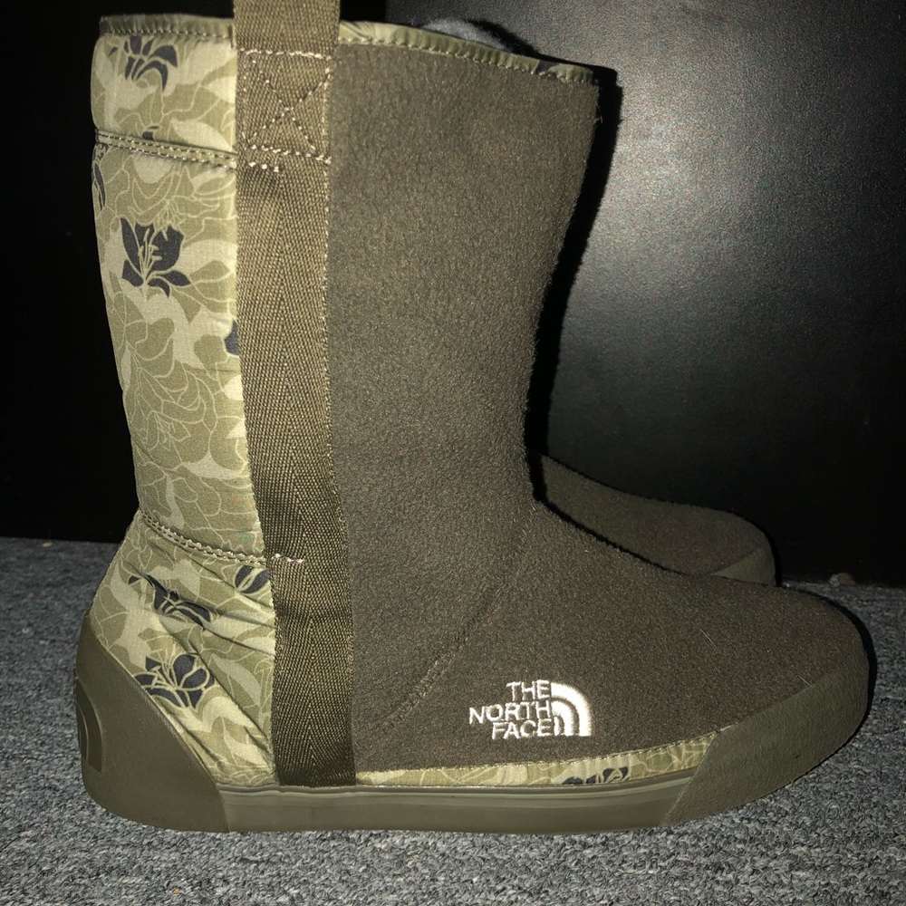 Like new North Face Fleece winter boots women’s 11